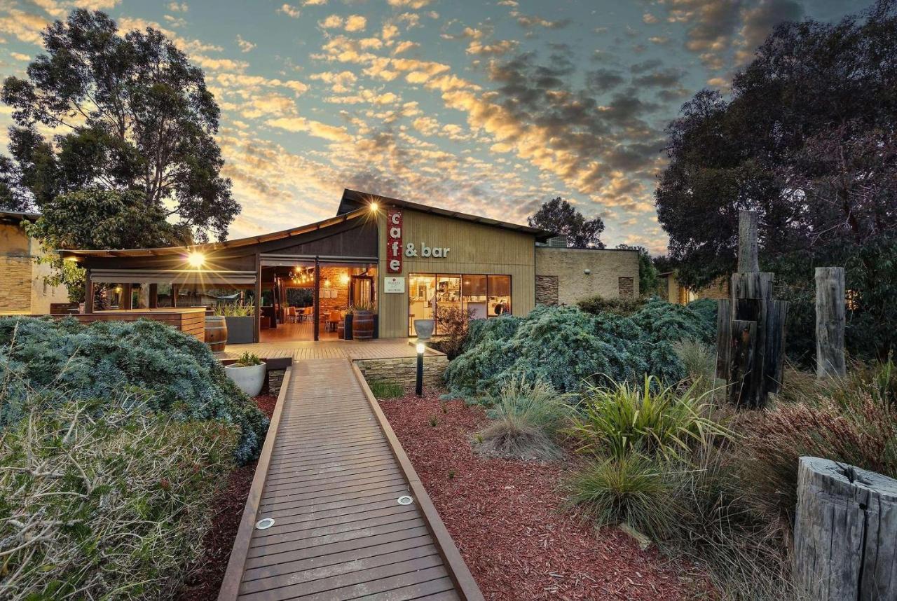 Isla Villa, Cowes, Phillip Island. * Cowes